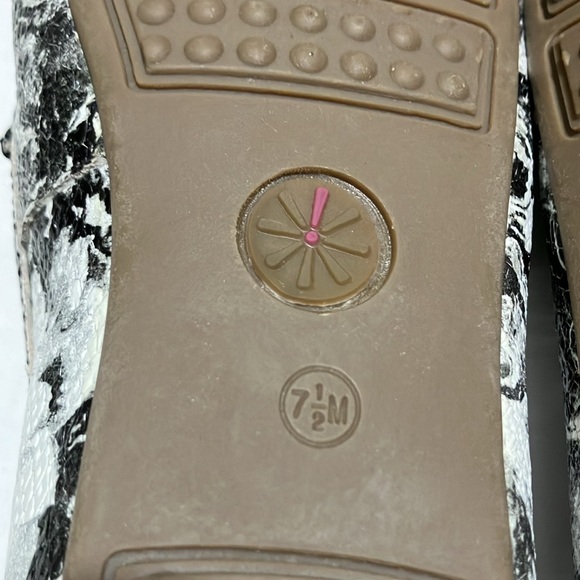 Isaac Mizrahi Live Size 7 1/2 M Black and White Loafer Shoe - Picture 3 of 10